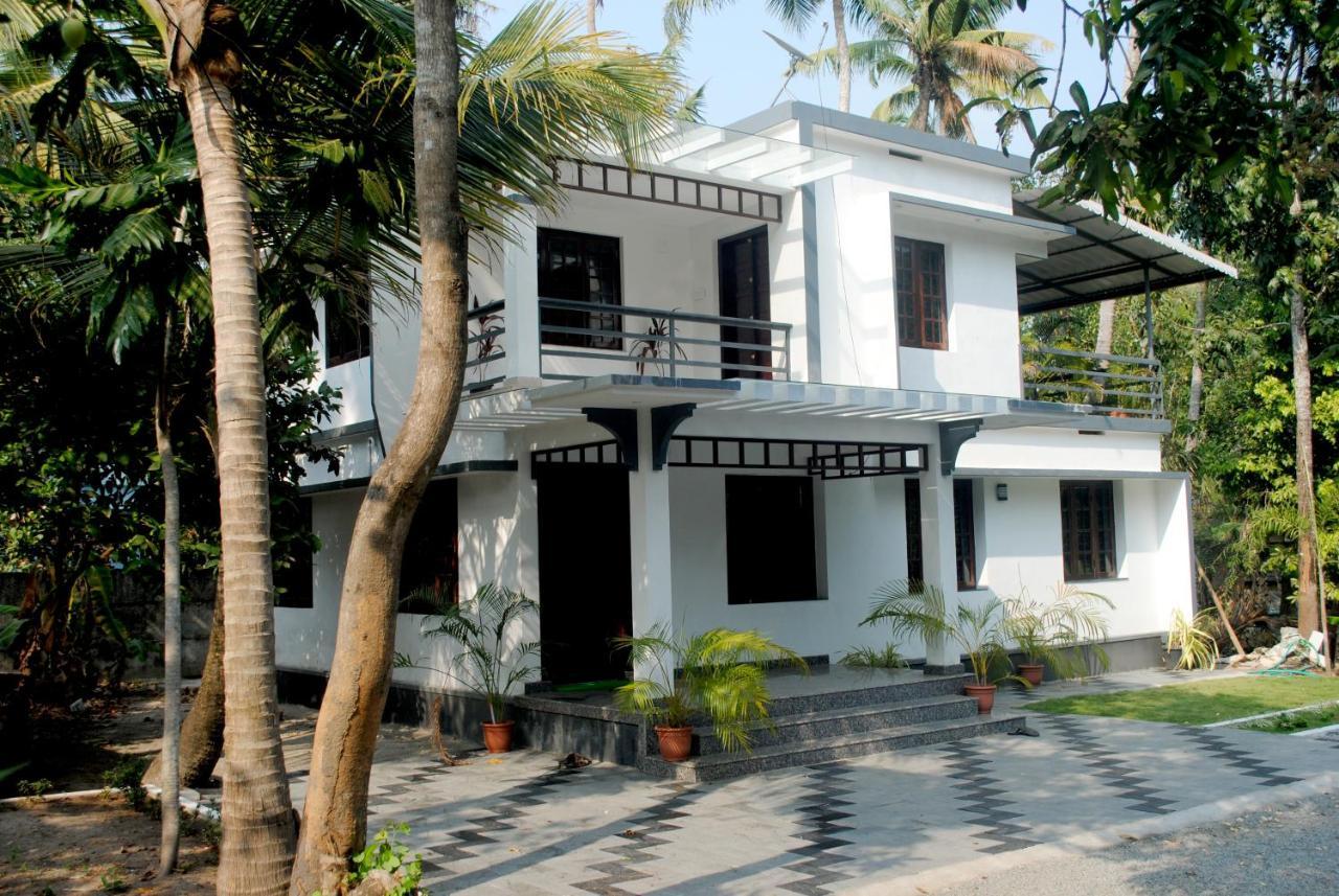 Nice Villa Irimbranallur المظهر الخارجي الصورة